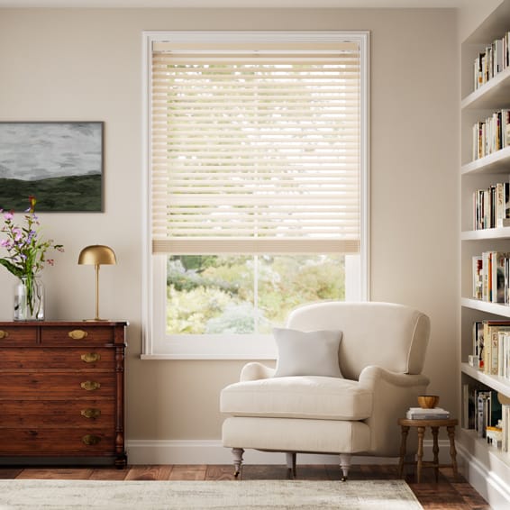 ＜テストメトロポリタン＞Clean light beige Wooden Blind - 50mm Slat