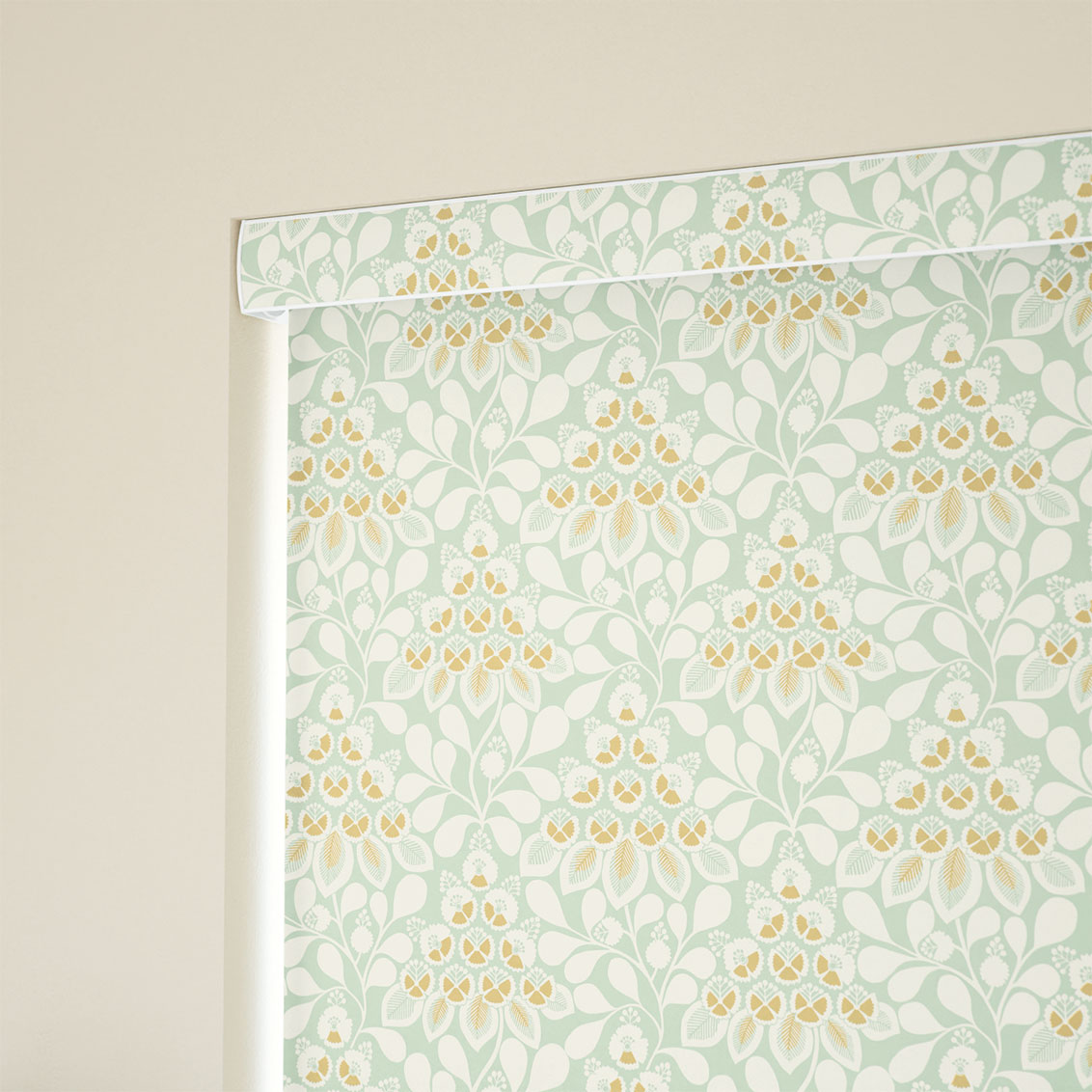 ３エルサ　セージ Roller Blind